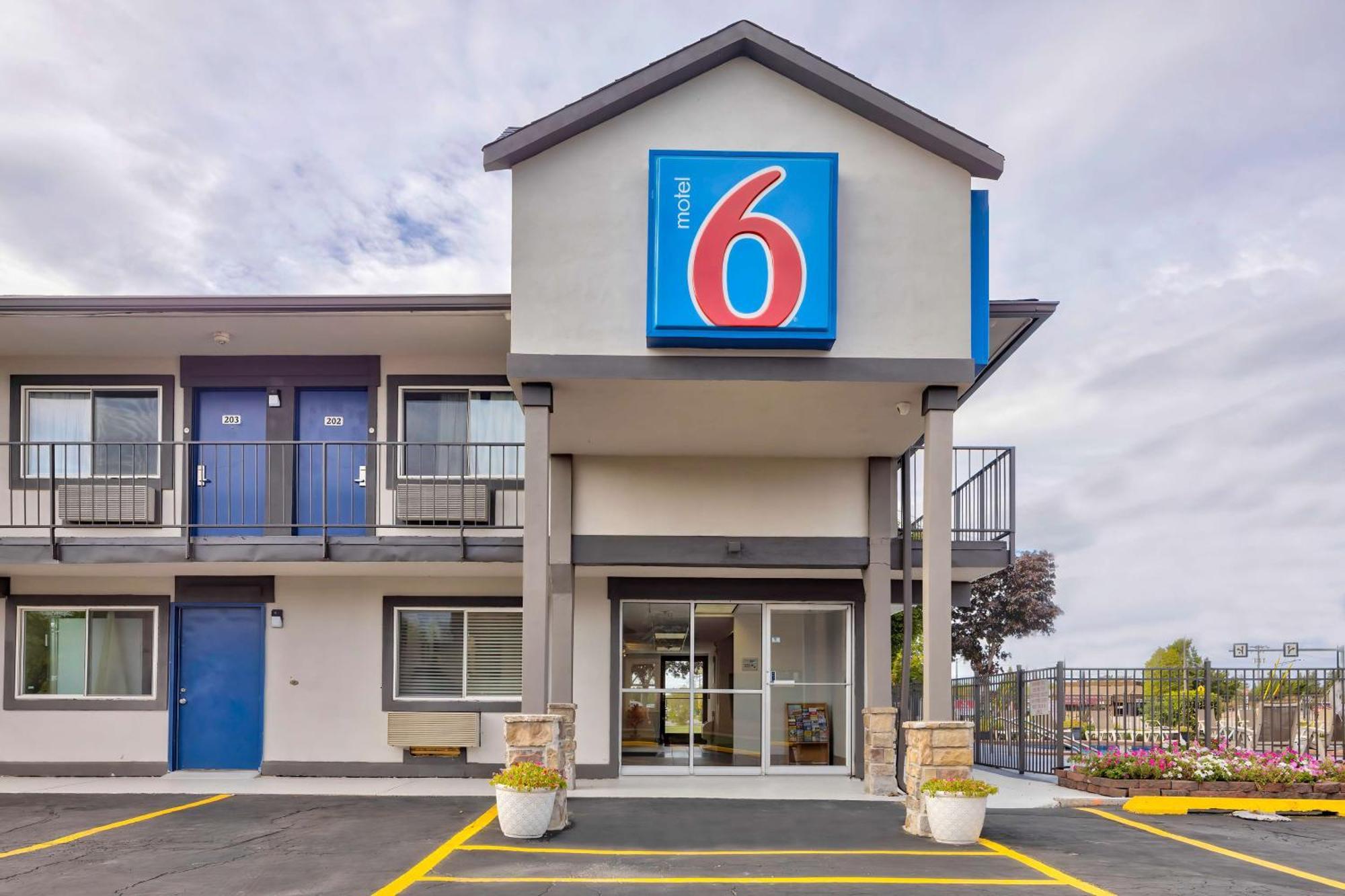 Motel 6-Oshkosh, Wi Exterior photo